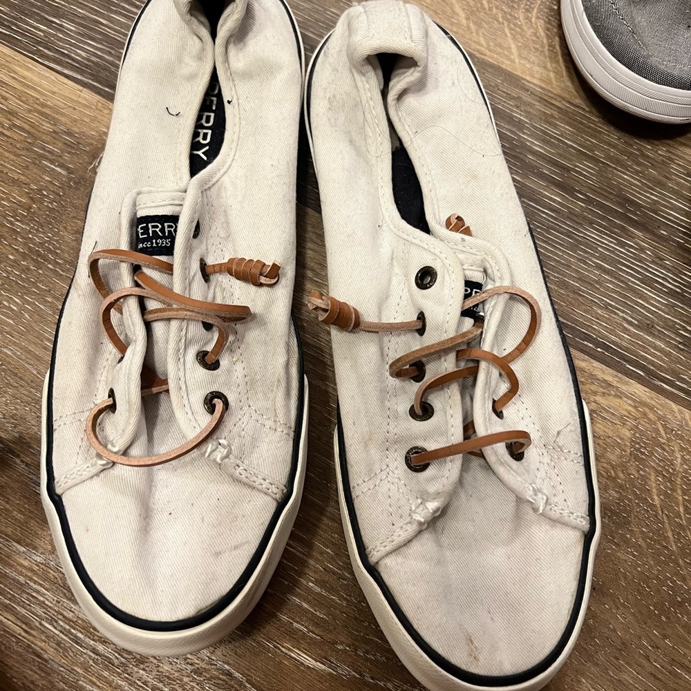 White sperry sneaker size 9